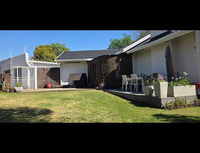 3 BEDROOM FREEHOLD FOR SALE IN NIMROD PARK